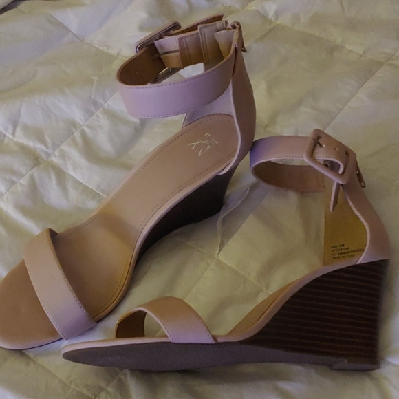 Shoes - Picture 2 of 2